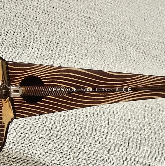 Versace Stylish Brown And Tan Sunglasses With Pattern - Picture 4 of 6